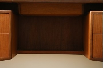 イギリスヴィンテージ　G-PLAN(ジープラン)　Fresco(フレスコ)シリーズ　幅広ミラーが印象的なドレッサー　(R-088152)