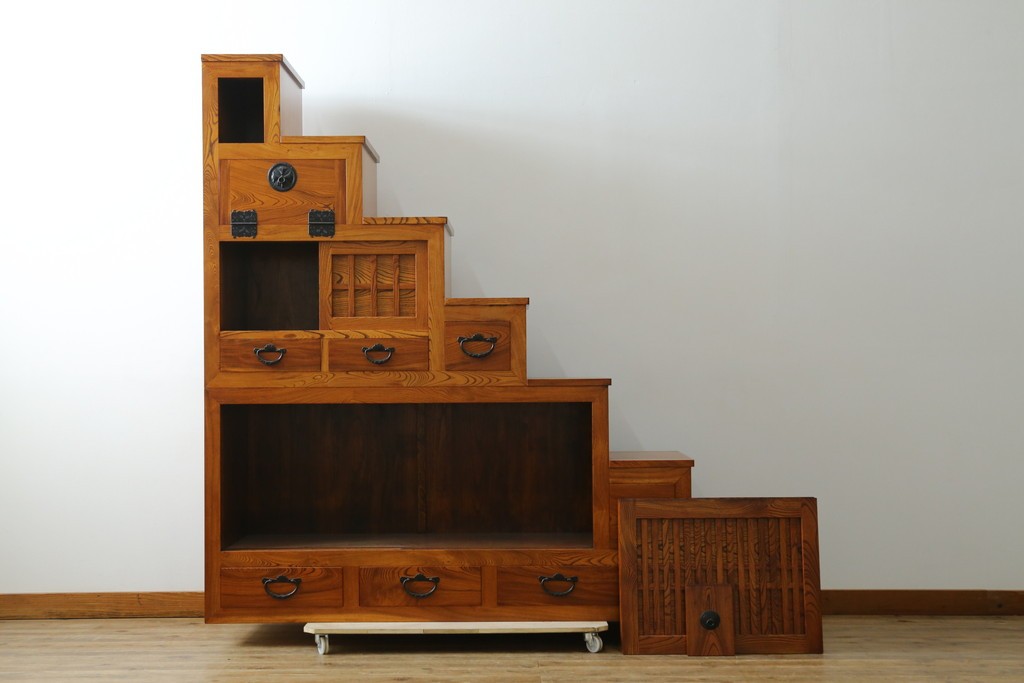 中古　美品　特注品　最高級品　職人手造り　通産大臣指定伝統的工芸品　岩谷堂箪笥　総欅(ケヤキ)材　二段重ね階段箪笥　(R-088154)
