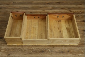 中古　美品　特注品　最高級品　職人手造り　通産大臣指定伝統的工芸品　岩谷堂箪笥　総欅(ケヤキ)材　二段重ね階段箪笥　(R-088154)