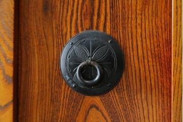 中古　美品　特注品　最高級品　職人手造り　通産大臣指定伝統的工芸品　岩谷堂箪笥　総欅(ケヤキ)材　二段重ね階段箪笥　(R-088154)