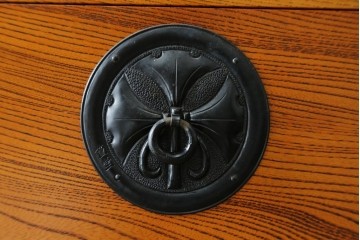 中古　美品　特注品　最高級品　職人手造り　通産大臣指定伝統的工芸品　岩谷堂箪笥　総欅(ケヤキ)材　二段重ね階段箪笥　(R-088154)
