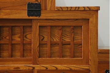 中古　美品　特注品　最高級品　職人手造り　通産大臣指定伝統的工芸品　岩谷堂箪笥　総欅(ケヤキ)材　二段重ね階段箪笥　(R-088154)