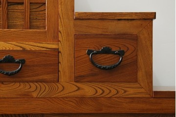 中古　美品　特注品　最高級品　職人手造り　通産大臣指定伝統的工芸品　岩谷堂箪笥　総欅(ケヤキ)材　二段重ね階段箪笥　(R-088154)