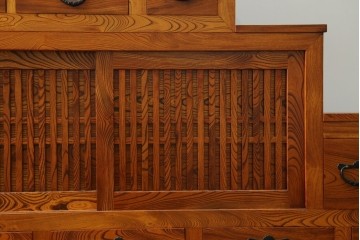 中古　美品　特注品　最高級品　職人手造り　通産大臣指定伝統的工芸品　岩谷堂箪笥　総欅(ケヤキ)材　二段重ね階段箪笥　(R-088154)