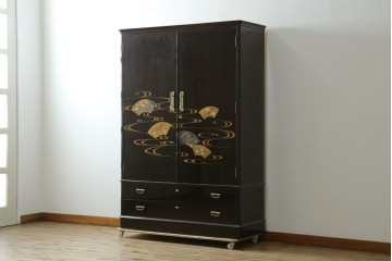 中古　高級品!!　黒檀(コクタン)材　蒔絵入り　内部の仕上げまで丁寧に作りこまれた着物箪笥　定価約200万円　(R-088155)