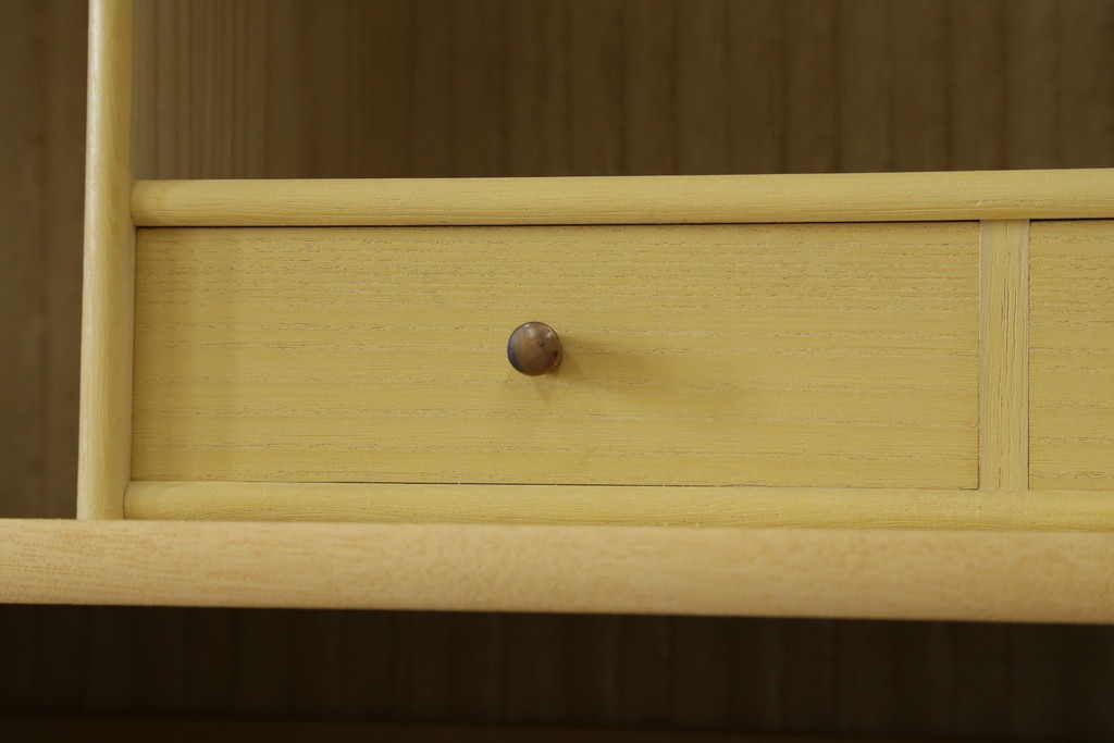 中古　高級品!!　黒檀(コクタン)材　蒔絵入り　内部の仕上げまで丁寧に作りこまれた着物箪笥　定価約200万円　(R-088155)