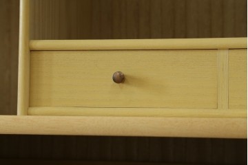 中古　高級品!!　黒檀(コクタン)材　蒔絵入り　内部の仕上げまで丁寧に作りこまれた着物箪笥　定価約200万円　(R-088155)