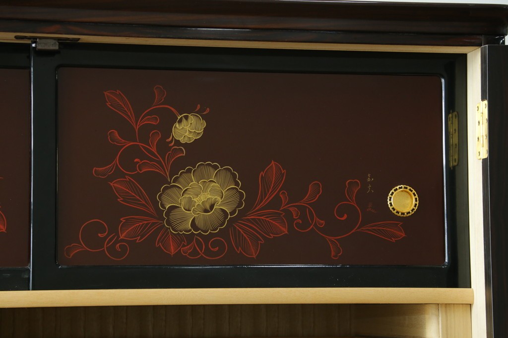中古　高級品!!　黒檀(コクタン)材　蒔絵入り　内部の仕上げまで丁寧に作りこまれた着物箪笥　定価約200万円　(R-088155)