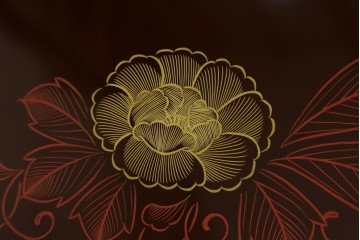 中古　高級品!!　黒檀(コクタン)材　蒔絵入り　内部の仕上げまで丁寧に作りこまれた着物箪笥　定価約200万円　(R-088155)