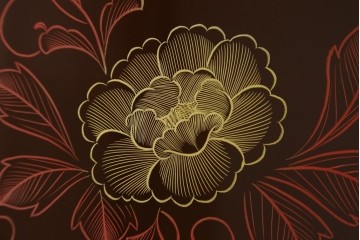 中古　高級品!!　黒檀(コクタン)材　蒔絵入り　内部の仕上げまで丁寧に作りこまれた着物箪笥　定価約200万円　(R-088155)
