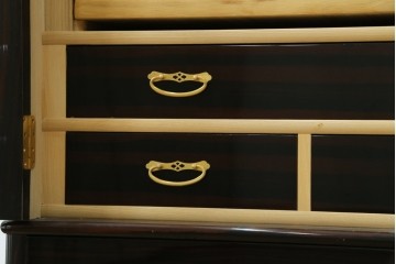 中古　高級品!!　黒檀(コクタン)材　蒔絵入り　内部の仕上げまで丁寧に作りこまれた着物箪笥　定価約200万円　(R-088155)