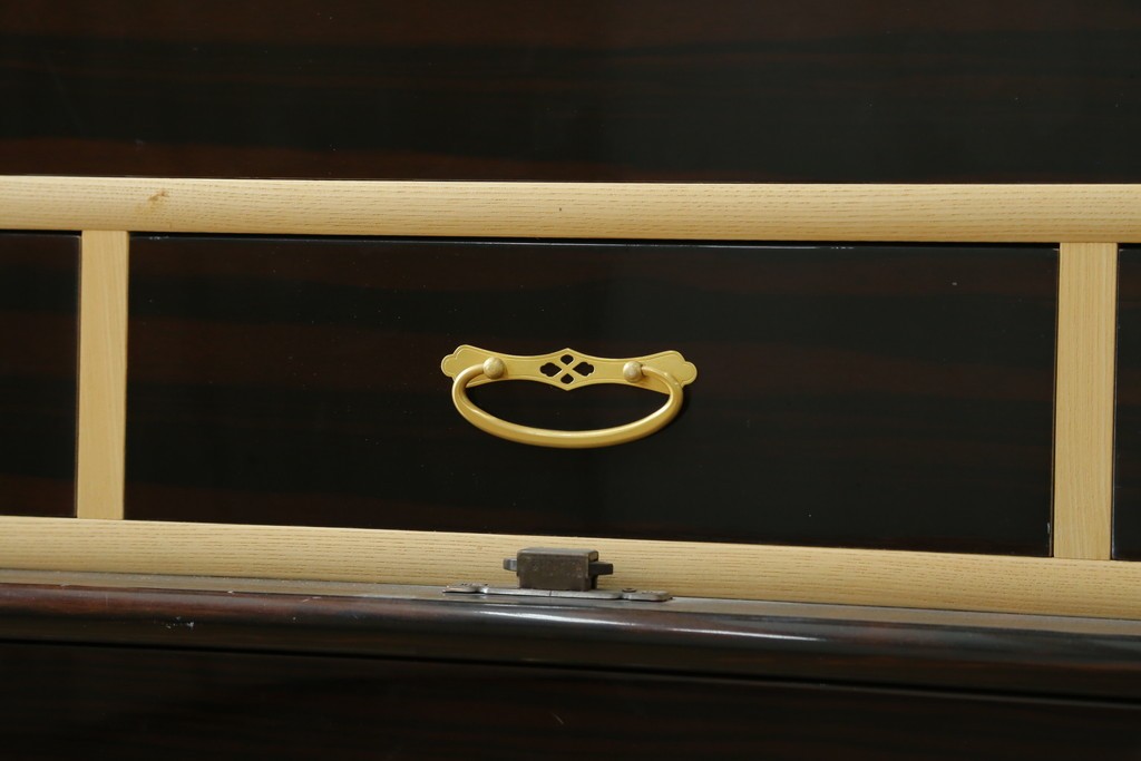 中古　高級品!!　黒檀(コクタン)材　蒔絵入り　内部の仕上げまで丁寧に作りこまれた着物箪笥　定価約200万円　(R-088155)