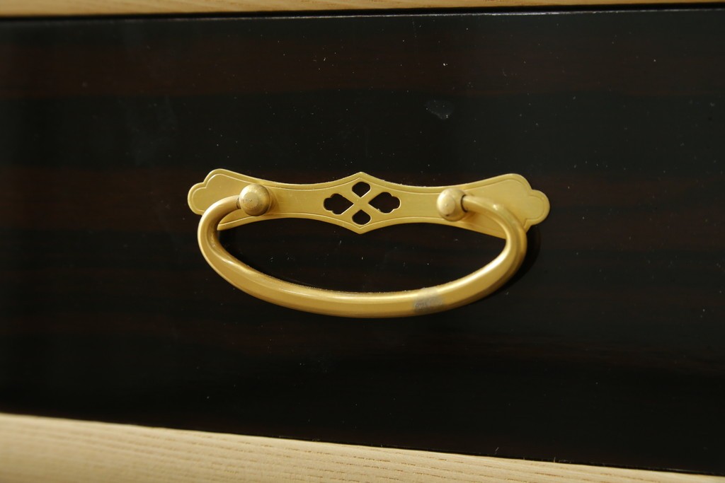 中古　高級品!!　黒檀(コクタン)材　蒔絵入り　内部の仕上げまで丁寧に作りこまれた着物箪笥　定価約200万円　(R-088155)