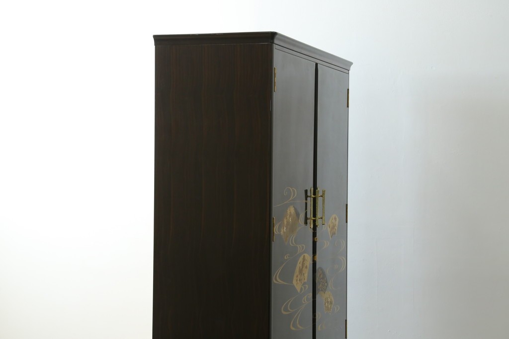 中古　高級品!!　黒檀(コクタン)材　蒔絵入り　内部の仕上げまで丁寧に作りこまれた着物箪笥　定価約200万円　(R-088155)
