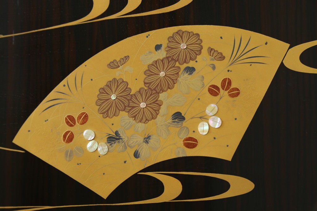 中古　高級品!!　黒檀(コクタン)材　蒔絵入り　内部の仕上げまで丁寧に作りこまれた着物箪笥　定価約200万円　(R-088155)
