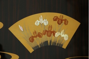 中古　高級品!!　黒檀(コクタン)材　蒔絵入り　内部の仕上げまで丁寧に作りこまれた着物箪笥　定価約200万円　(R-088155)