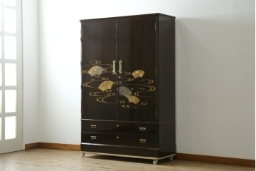 中古　高級品!!　黒檀(コクタン)材　蒔絵入り　内部の仕上げまで丁寧に作りこまれた着物箪笥　定価約200万円　(R-088155)