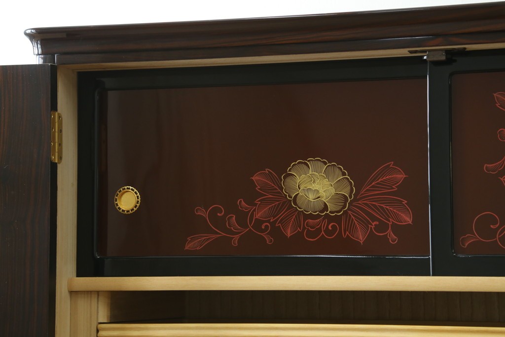 中古　高級品!!　黒檀(コクタン)材　蒔絵入り　内部の仕上げまで丁寧に作りこまれた着物箪笥　定価約200万円　(R-088155)
