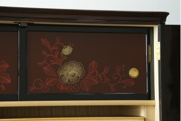 中古　高級品!!　黒檀(コクタン)材　蒔絵入り　内部の仕上げまで丁寧に作りこまれた着物箪笥　定価約200万円　(R-088155)