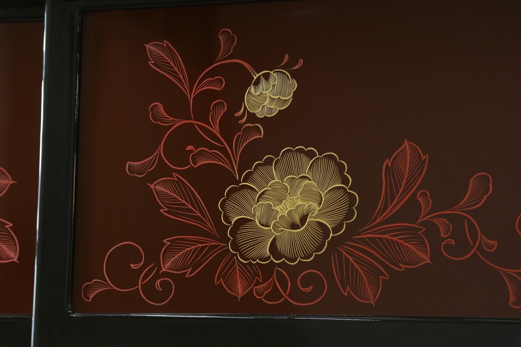 中古　高級品!!　黒檀(コクタン)材　蒔絵入り　内部の仕上げまで丁寧に作りこまれた着物箪笥　定価約200万円　(R-088155)