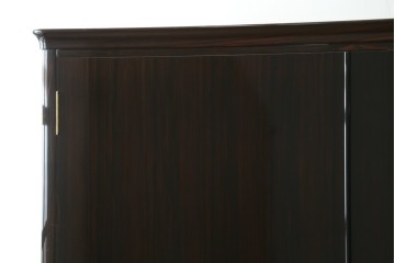 中古　高級品!!　黒檀(コクタン)材　蒔絵入り　内部の仕上げまで丁寧に作りこまれた着物箪笥　定価約200万円　(R-088155)