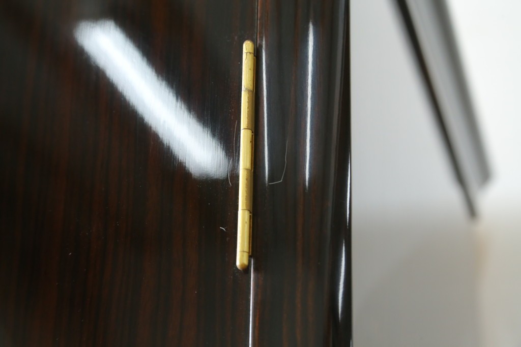 中古　高級品!!　黒檀(コクタン)材　蒔絵入り　内部の仕上げまで丁寧に作りこまれた着物箪笥　定価約200万円　(R-088155)