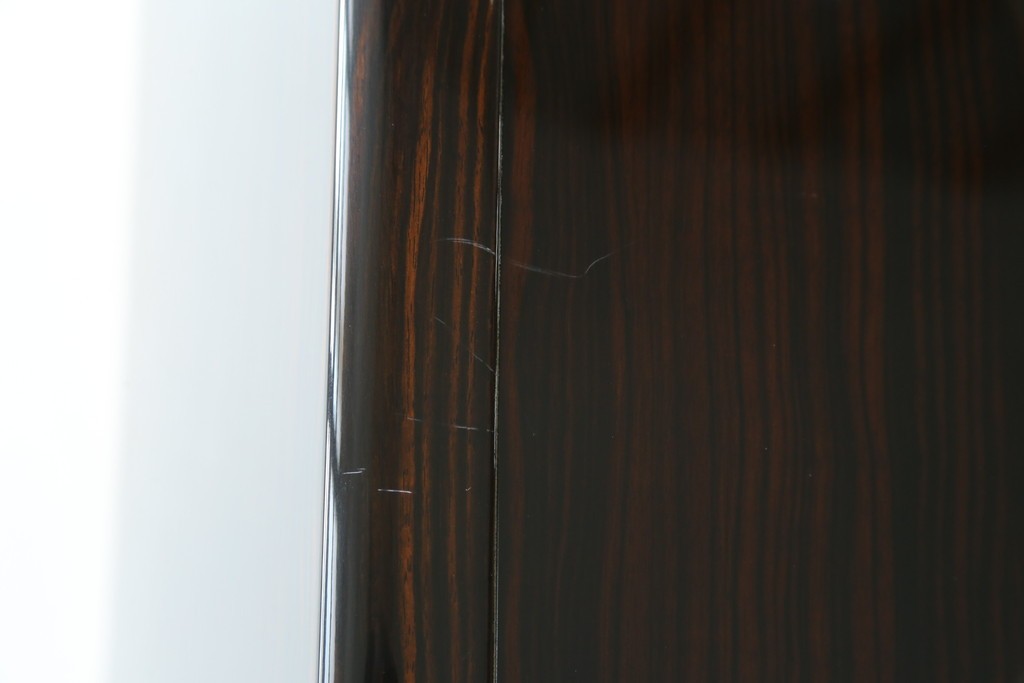 中古　高級品!!　黒檀(コクタン)材　蒔絵入り　内部の仕上げまで丁寧に作りこまれた着物箪笥　定価約200万円　(R-088155)