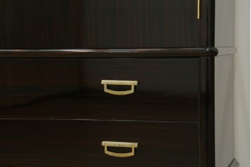 中古　高級品!!　黒檀(コクタン)材　蒔絵入り　内部の仕上げまで丁寧に作りこまれた着物箪笥　定価約200万円　(R-088155)