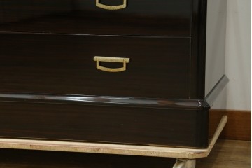 中古　高級品!!　黒檀(コクタン)材　蒔絵入り　内部の仕上げまで丁寧に作りこまれた着物箪笥　定価約200万円　(R-088155)