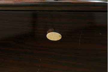 中古　高級品!!　黒檀(コクタン)材　蒔絵入り　内部の仕上げまで丁寧に作りこまれた着物箪笥　定価約200万円　(R-088155)