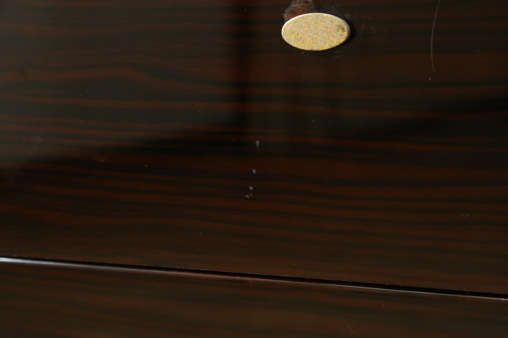 中古　高級品!!　黒檀(コクタン)材　蒔絵入り　内部の仕上げまで丁寧に作りこまれた着物箪笥　定価約200万円　(R-088155)