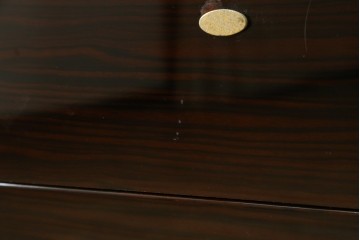 中古　高級品!!　黒檀(コクタン)材　蒔絵入り　内部の仕上げまで丁寧に作りこまれた着物箪笥　定価約200万円　(R-088155)