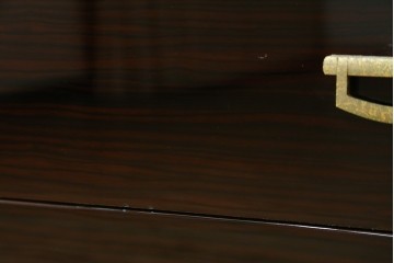 中古　高級品!!　黒檀(コクタン)材　蒔絵入り　内部の仕上げまで丁寧に作りこまれた着物箪笥　定価約200万円　(R-088155)