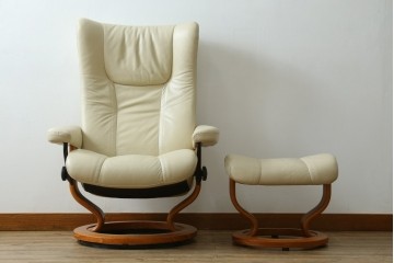 中古　美品　EKORNES(エコーネス)　Stressless Wing(ウィング)　本革　オットマン付きストレスレスチェア　定価約35万円　(R-088156)