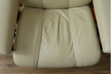 中古　美品　EKORNES(エコーネス)　Stressless Wing(ウィング)　本革　オットマン付きストレスレスチェア　定価約35万円　(R-088156)
