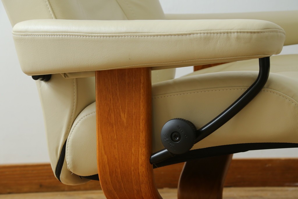 中古　美品　EKORNES(エコーネス)　Stressless Wing(ウィング)　本革　オットマン付きストレスレスチェア　定価約35万円　(R-088156)