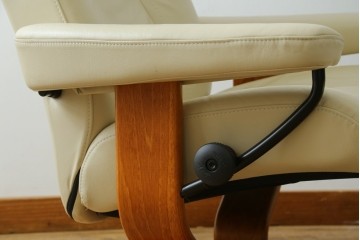 中古　美品　EKORNES(エコーネス)　Stressless Wing(ウィング)　本革　オットマン付きストレスレスチェア　定価約35万円　(R-088156)