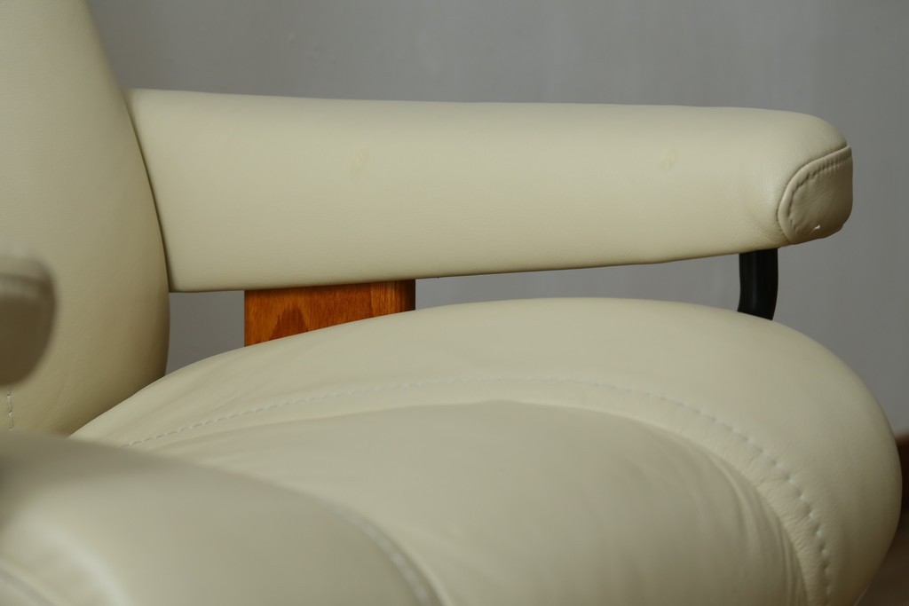 中古　美品　EKORNES(エコーネス)　Stressless Wing(ウィング)　本革　オットマン付きストレスレスチェア　定価約35万円　(R-088156)