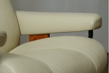 中古　美品　EKORNES(エコーネス)　Stressless Wing(ウィング)　本革　オットマン付きストレスレスチェア　定価約35万円　(R-088156)