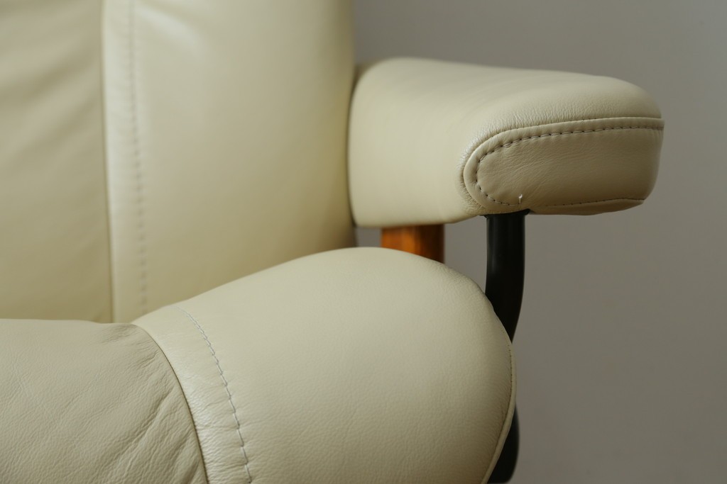 中古　美品　EKORNES(エコーネス)　Stressless Wing(ウィング)　本革　オットマン付きストレスレスチェア　定価約35万円　(R-088156)
