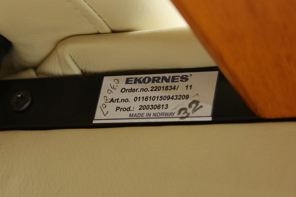 中古　美品　EKORNES(エコーネス)　Stressless Wing(ウィング)　本革　オットマン付きストレスレスチェア　定価約35万円　(R-088156)