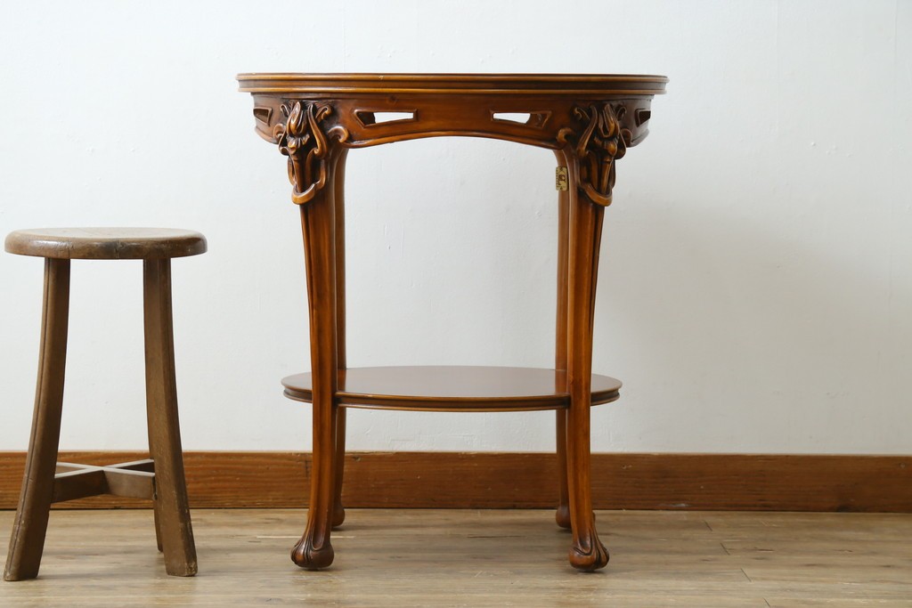 中古　美品　展示品　CLイタリア(CLItalia)　象嵌天板と優美な装飾が上品な丸テーブル　(R-088157)