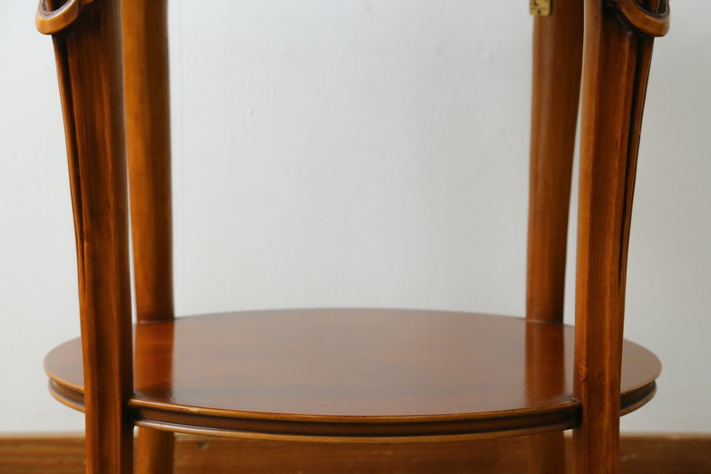 中古　美品　展示品　CLイタリア(CLItalia)　象嵌天板と優美な装飾が上品な丸テーブル　(R-088157)