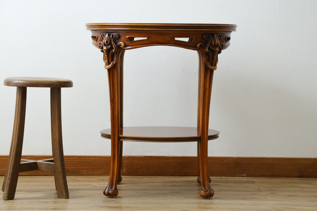 中古　美品　展示品　CLイタリア(CLItalia)　象嵌天板と優美な装飾が上品な丸テーブル　(R-088157)