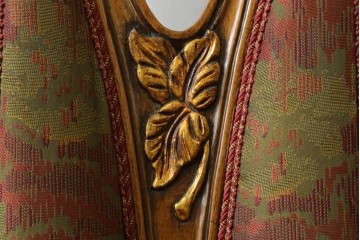 中古　美品　イタリア高級家具　メデア(Medea)　アール・ヌーヴォー様式の優美な曲線と彫刻が目を引くアームチェア　定価約50万円　(R-088158)