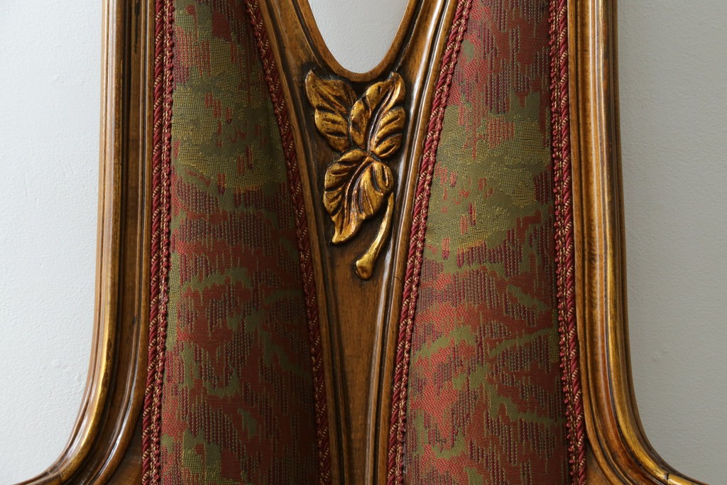 中古　美品　イタリア高級家具　メデア(Medea)　アール・ヌーヴォー様式の優美な曲線と彫刻が目を引くアームチェア　定価約50万円　(R-088158)