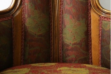 中古　美品　イタリア高級家具　メデア(Medea)　アール・ヌーヴォー様式の優美な曲線と彫刻が目を引くアームチェア　定価約50万円　(R-088158)