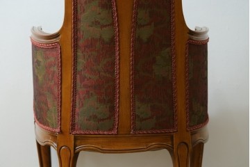 中古　美品　イタリア高級家具　メデア(Medea)　アール・ヌーヴォー様式の優美な曲線と彫刻が目を引くアームチェア　定価約50万円　(R-088158)