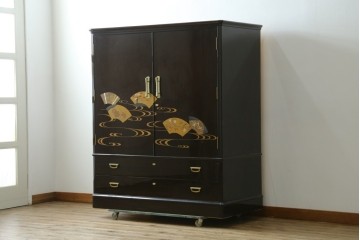 中古　高級品　黒檀　扇面と流水文の蒔絵が上品な衣装箪笥　定価約150万円　(R-088159)