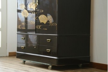 中古　高級品　黒檀　扇面と流水文の蒔絵が上品な衣装箪笥　定価約150万円　(R-088159)